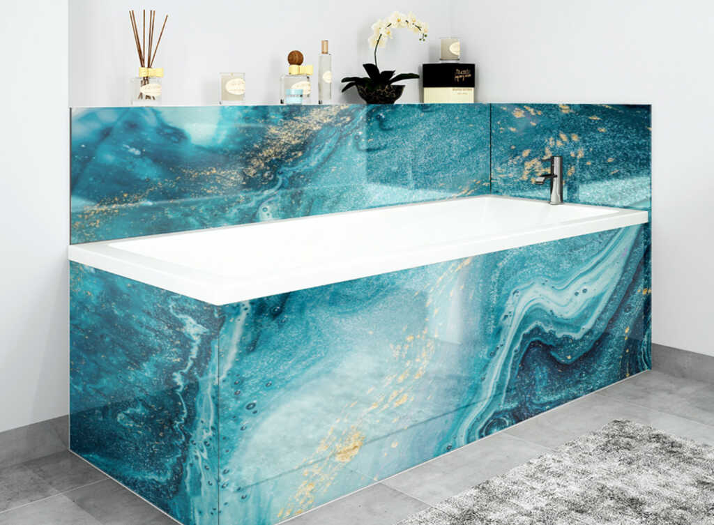 A kitchen scene with Liquid Gold splashback.